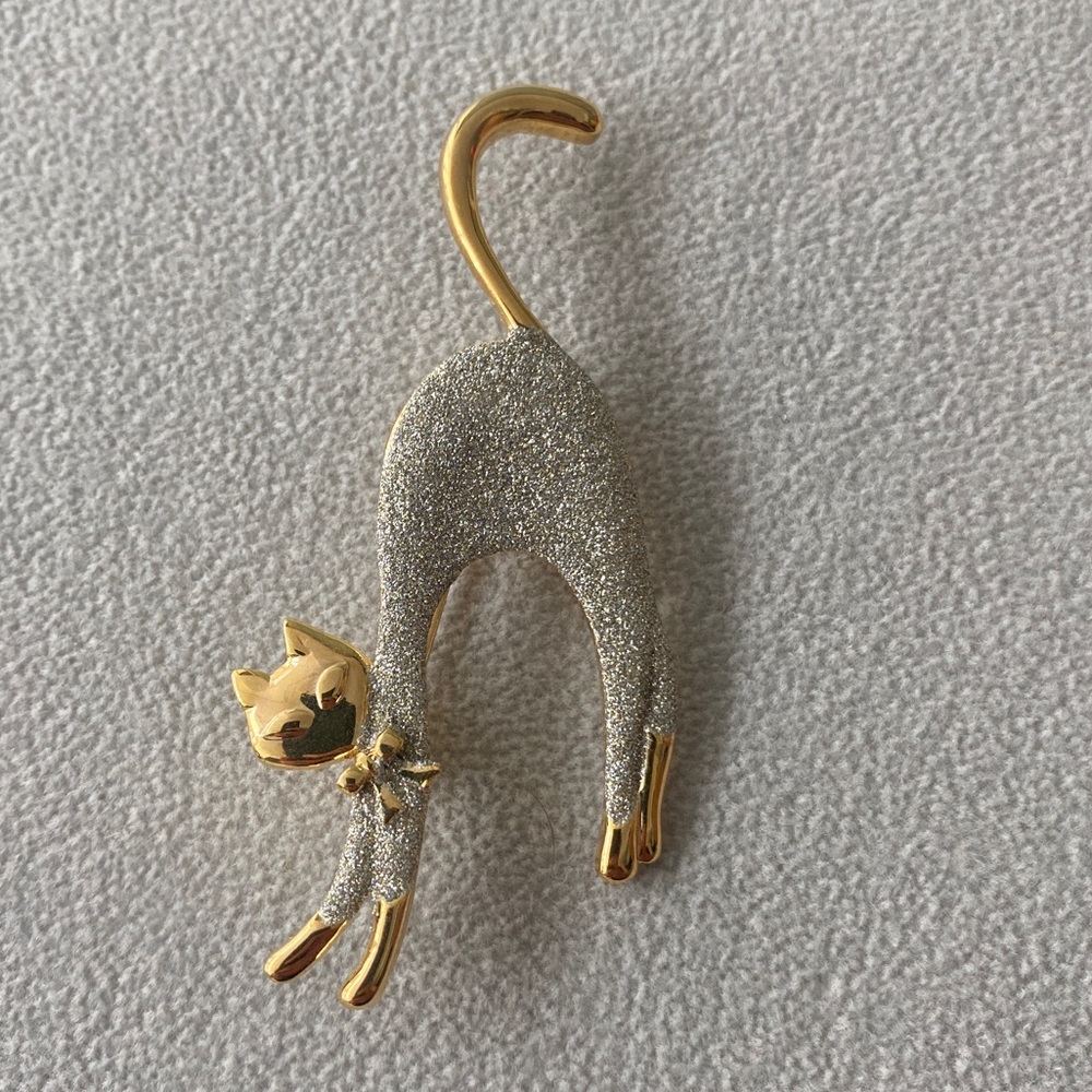 Adorable silver tone glitter and gold cat pin